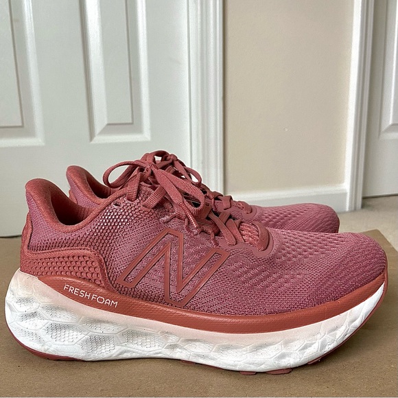 New Balance Fresh Foam More v3. US Women’s Size 6.5. Washed Henna(Red)/White. - Picture 5 of 9